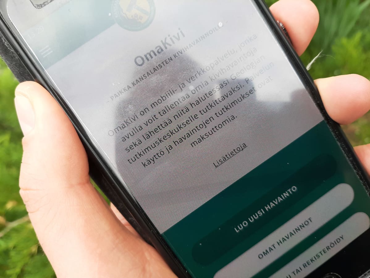 Omakivi-sovellus älypuhelimen näytöllä.