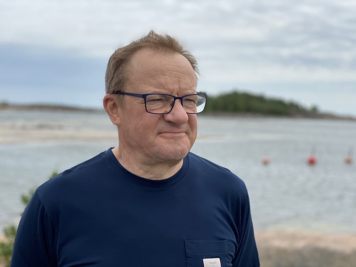 Ilkka Herlin Hangon rannassa