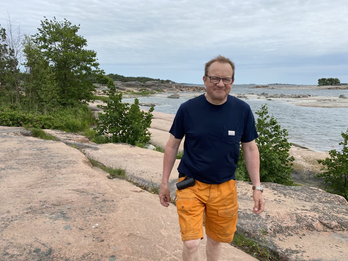 Ilkka Herlin Hangon rannassa