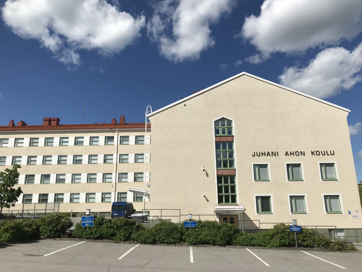 Juhani Ahon koulu