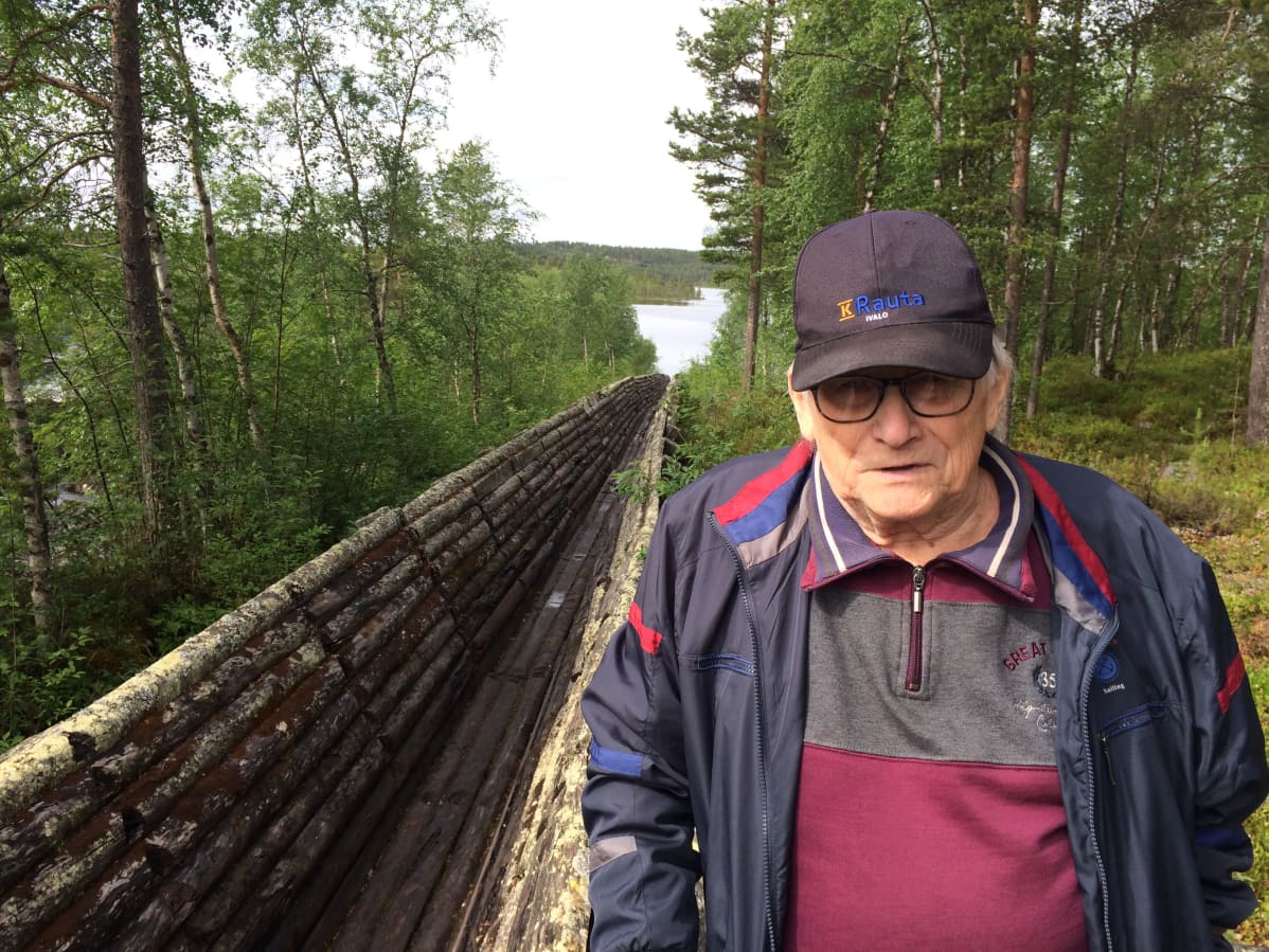 Tauno Haltta Nellimin vanhalla uittorännillä.