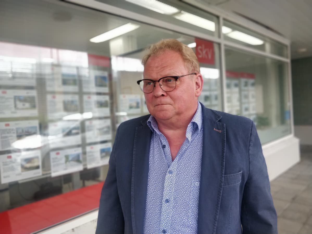 Kuvassa on SKV Joensuun myyntijohtaja Kari Helvelahti.
