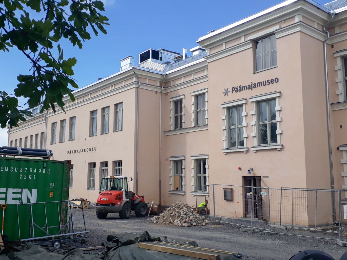 Päämajamuseon julkisivu.