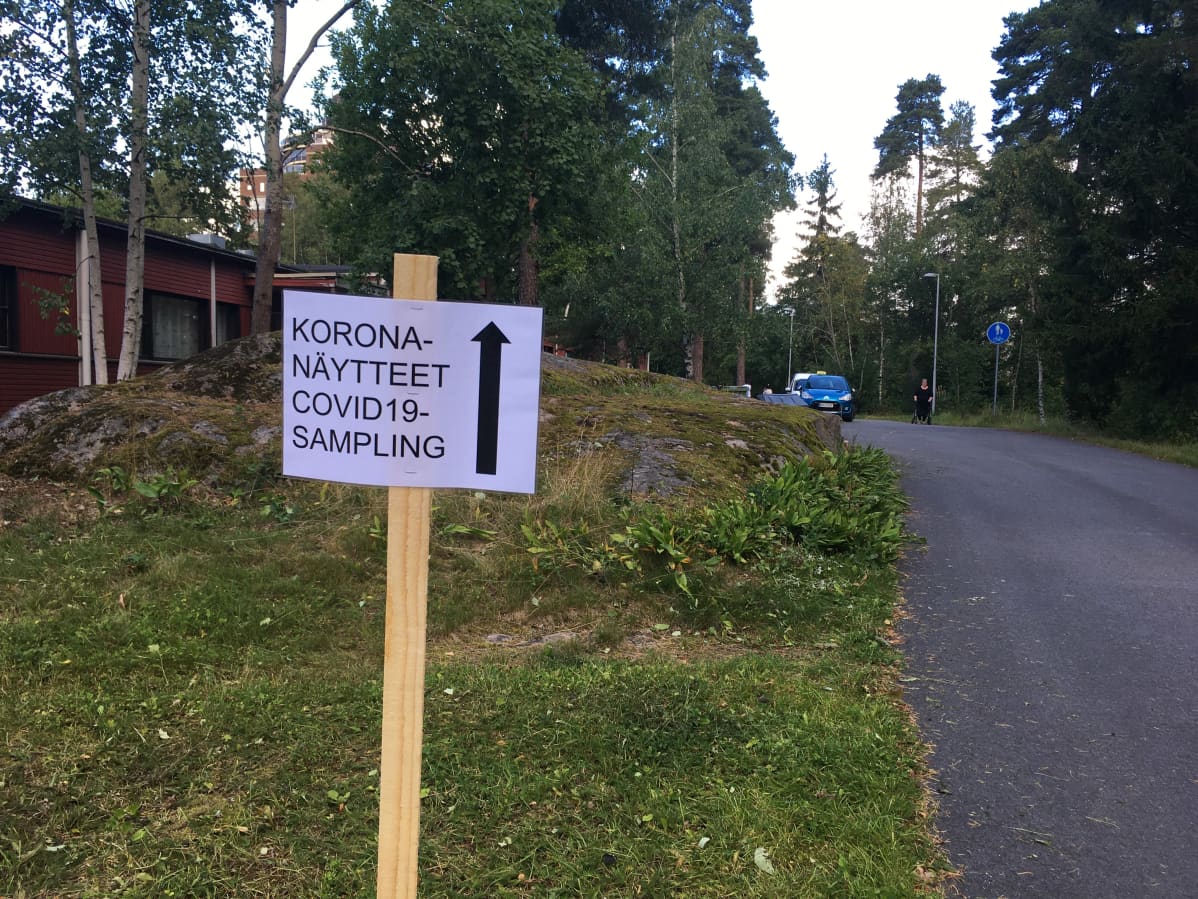 Koronavirustestausta Turun Varissuolla.