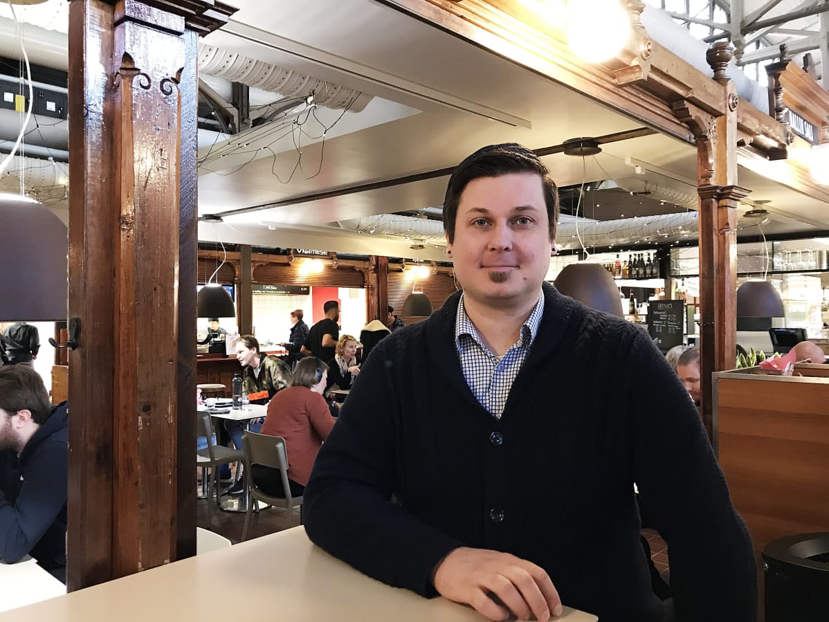 Turkulaisen ruokaravintola Dennisin kokki ja pääluottamusmies Sasu Haapanen.