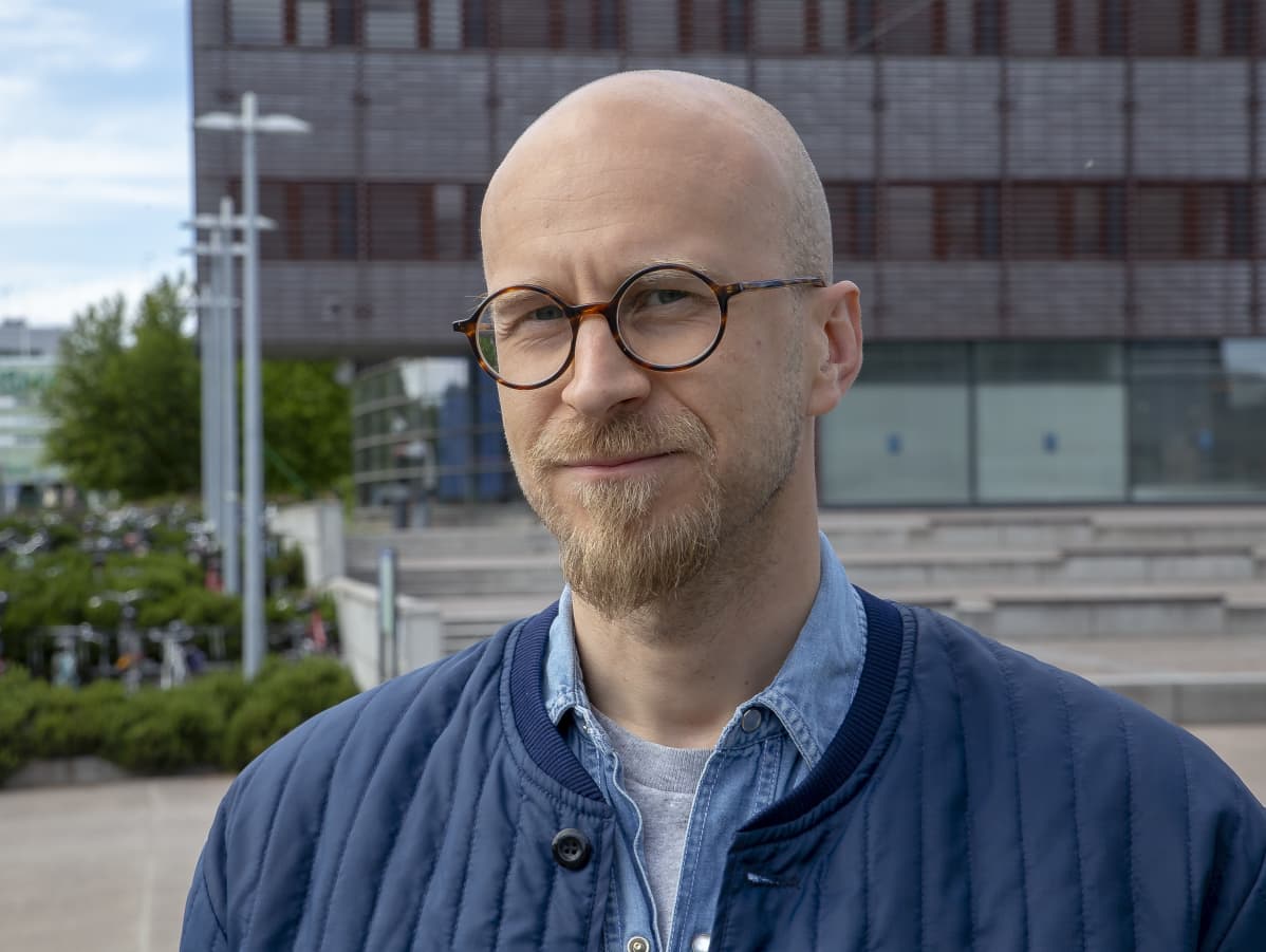Pasi Heikkurinen on tutkija Helsingin yliopistosta.