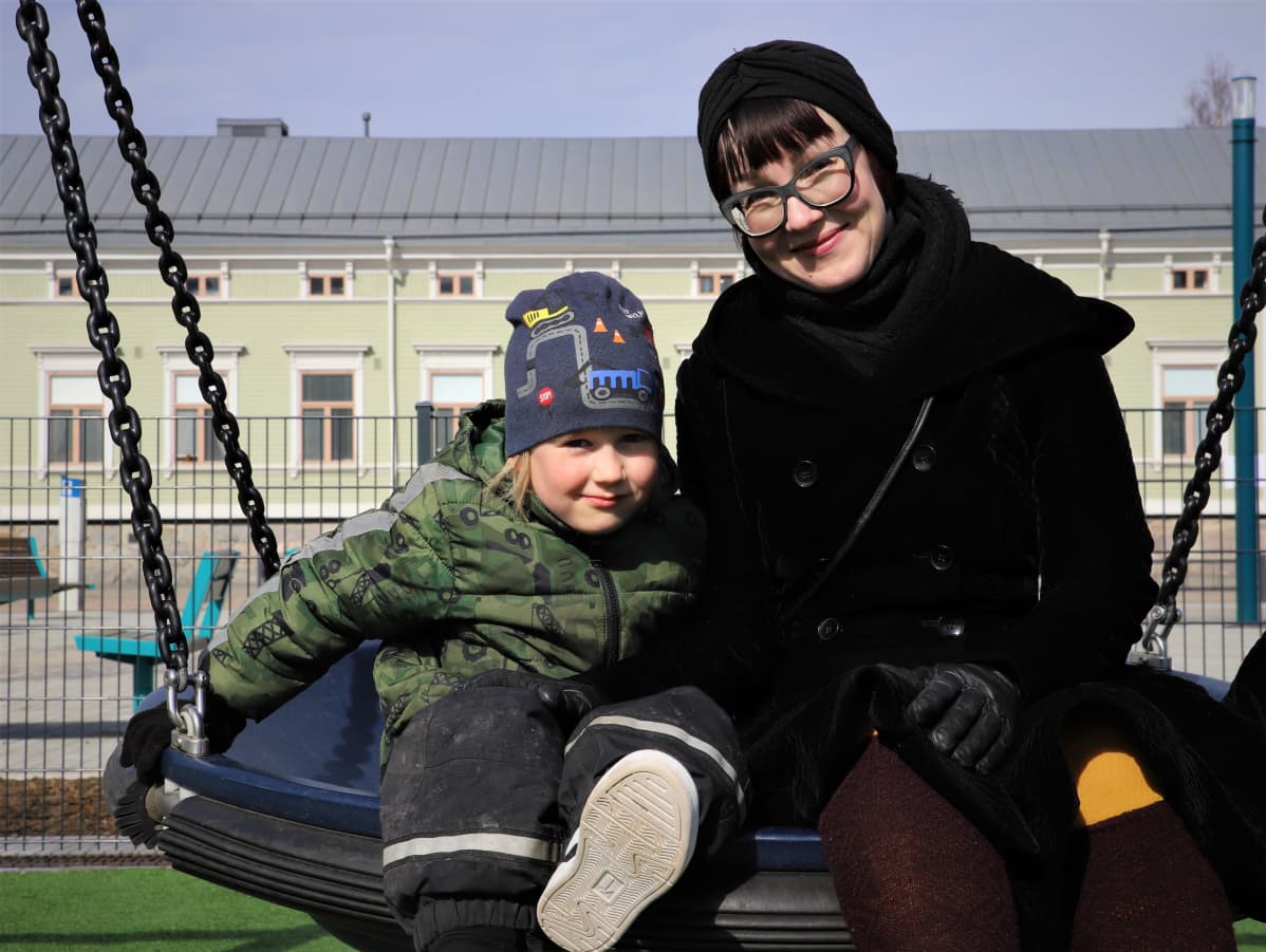 Eino ja Sanna Rantahäli ovat viettäneet vappua muun muassa ulkoillen.