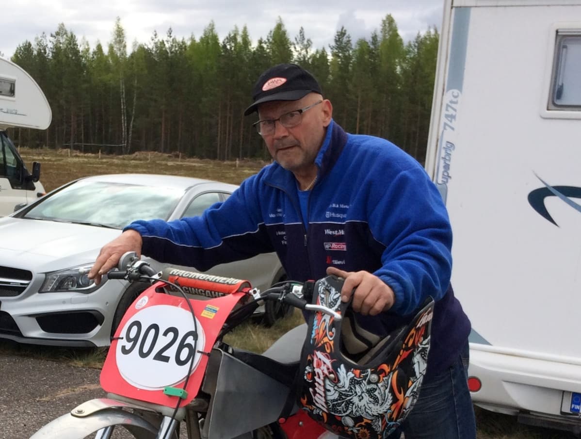 Motocross-ajaja Heikki Nurminen