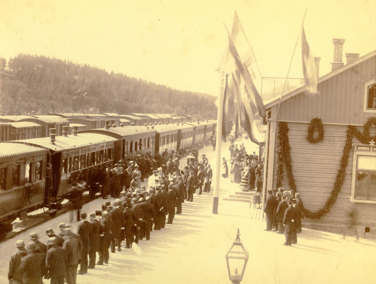 Venäjän keisari Aleksanteri III Simolan asemalla vuonna 1885