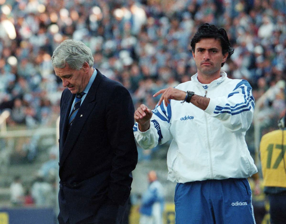 Bobby Robson ja Jose Mourinho.