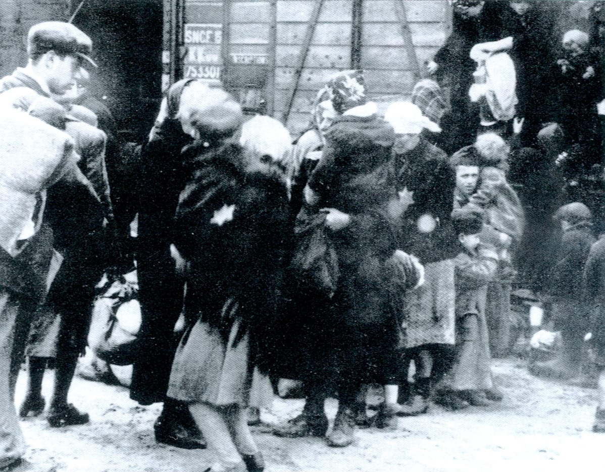 Juutalaisia kuljetetaan keskitysleireille Itä-Euroopassa vuonna 1942.