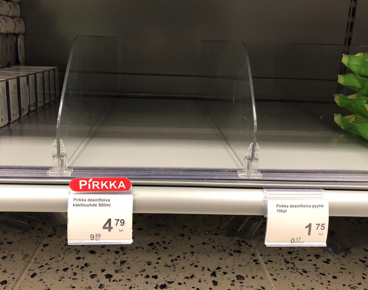 Tyhjä käsidesihylly K-market Kartanossa Lahdessa.