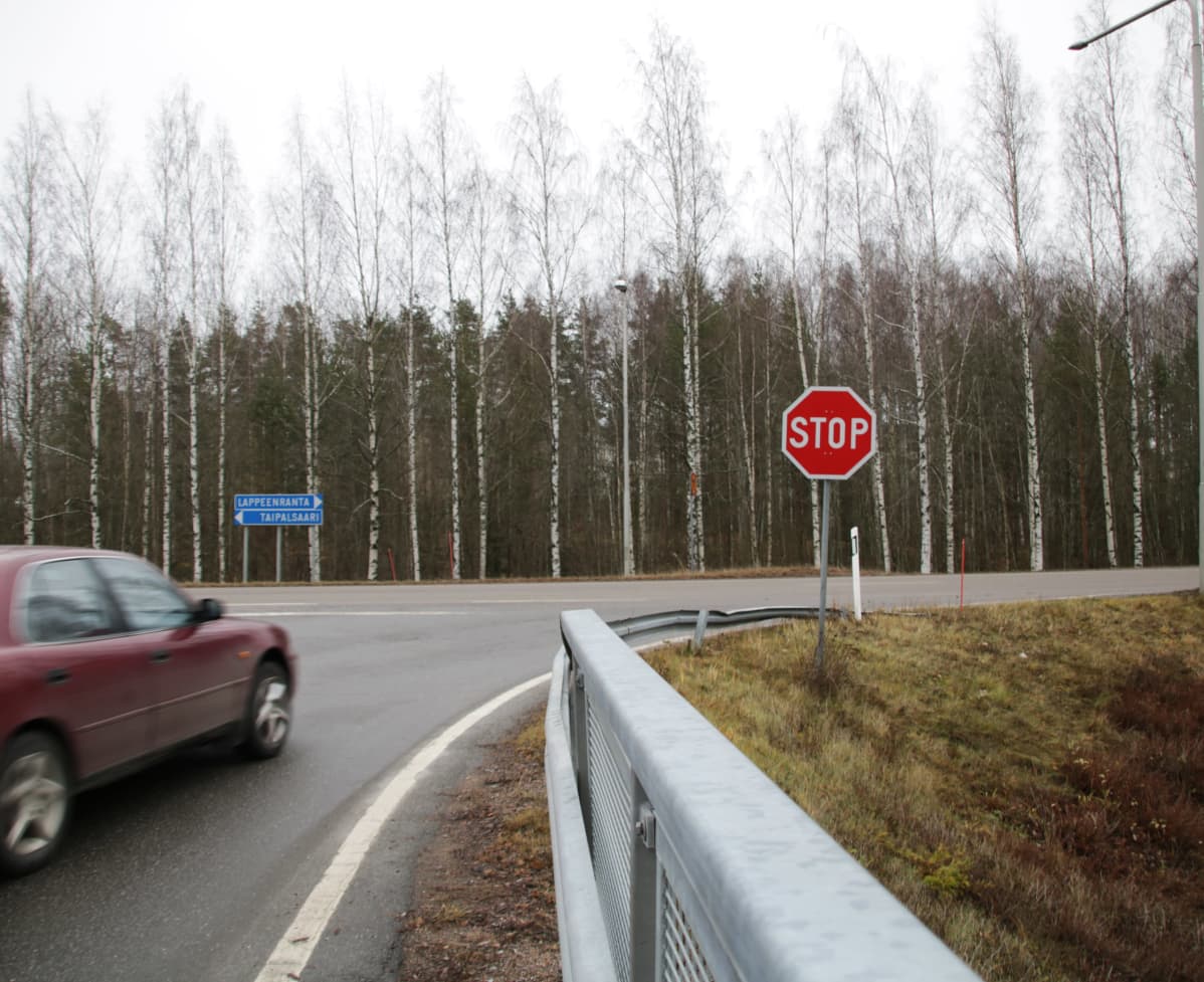 STOP-merkki eli pakollinen pysähtyminen