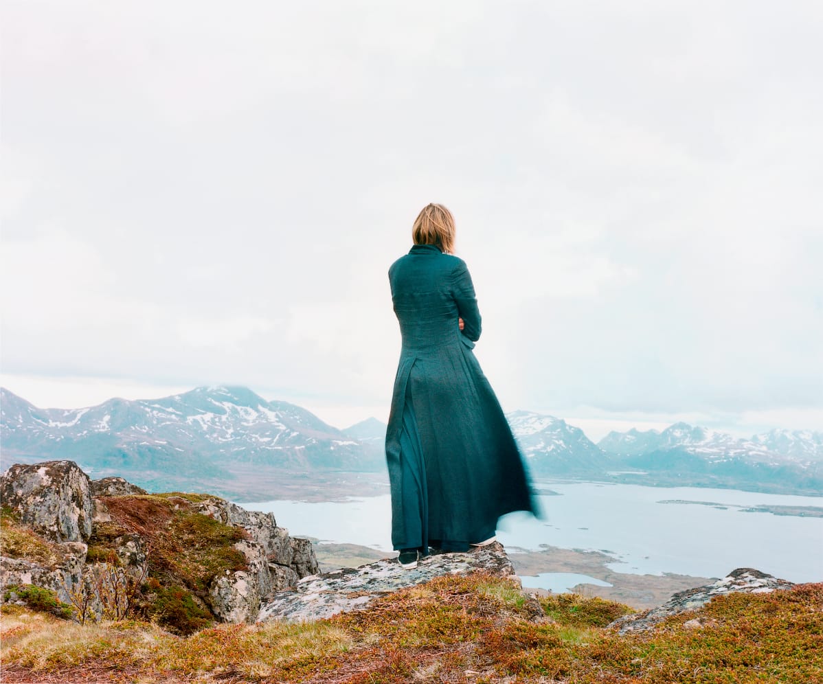 Elina Brotherus: Der Wanderer 2, 2004, 80x93cm (AP 105x128cm), sarjasta The New Painting.