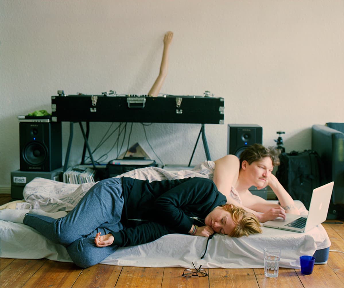 Jonna Rutanen: Devices I, 2013. Valokuvateos on esillä Nuoret 2015 -näyttelyssä Taidehallissa.