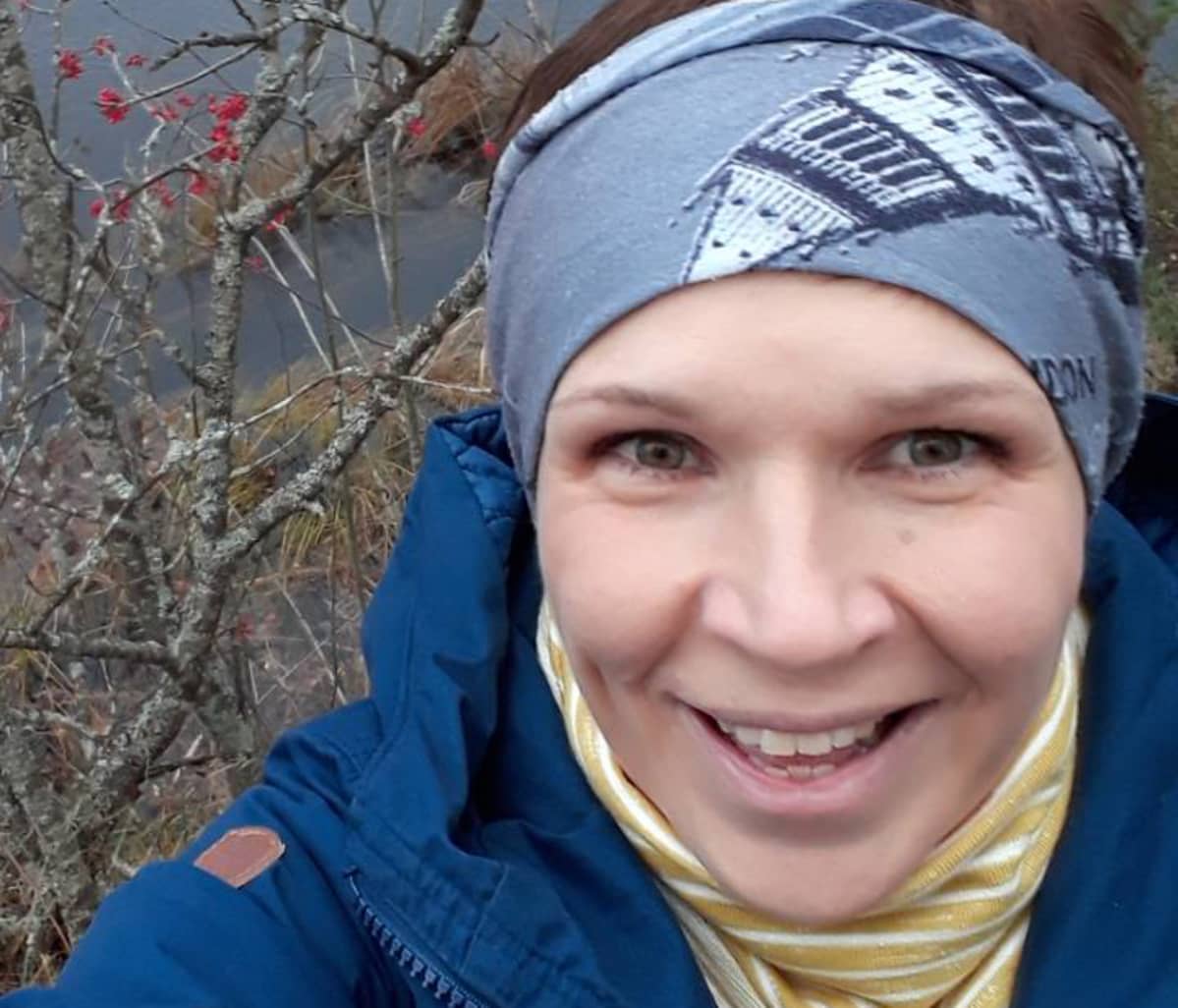 Noora Patokoski liikkuu luonnossa