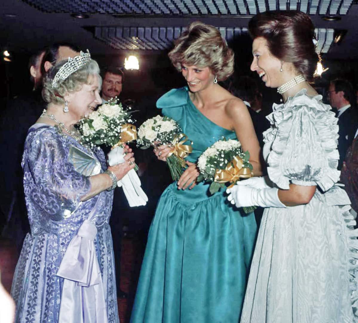 Kuningataräiti, Diana ja prinsessa Anne elokuvan ensi-illassa maaliskuussa 1985.