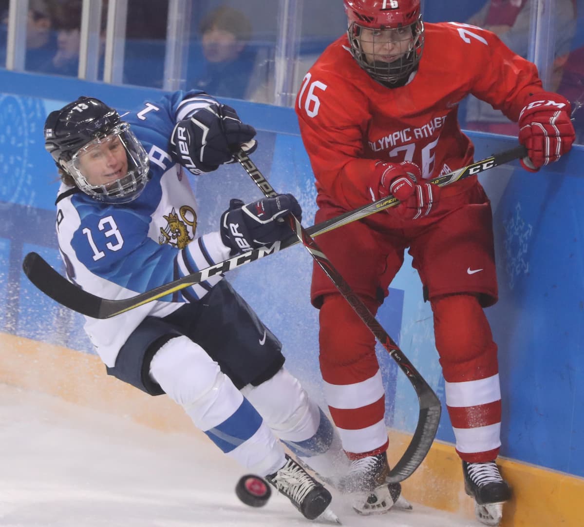 Riikka Sallinen (vas.) ja Venäjän Jekaterina Nikolajeva Pyeongchangin olympialaisissa.