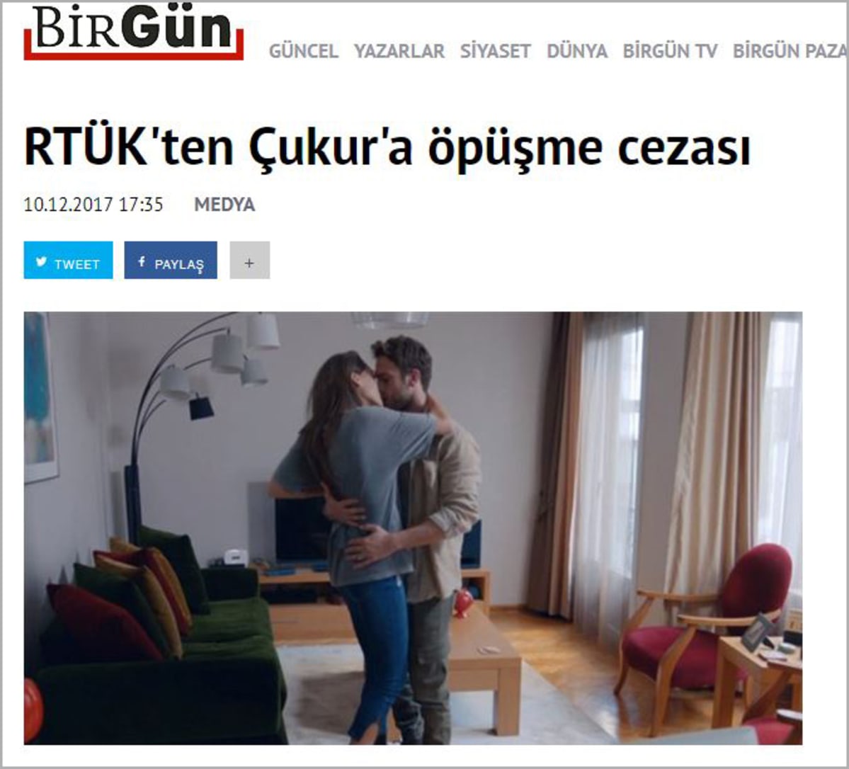 Mies ja nainen suutelevat lehtikuvassa