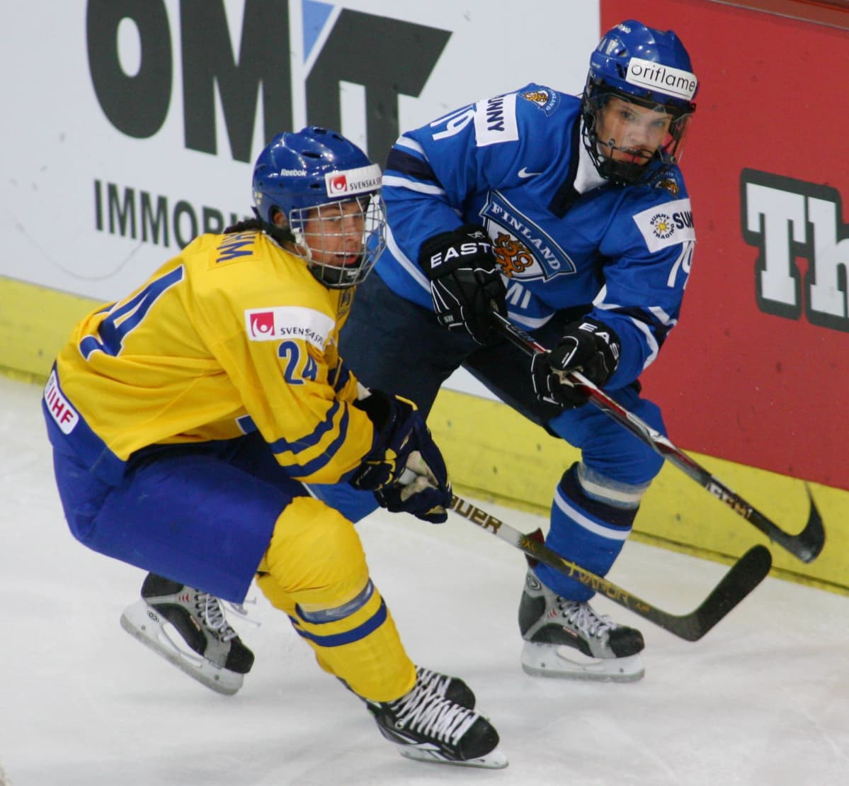 2011 naisten jääkiekon MM-kisat. Kuvassa Erika Grahm ja Terhi Mertanen.