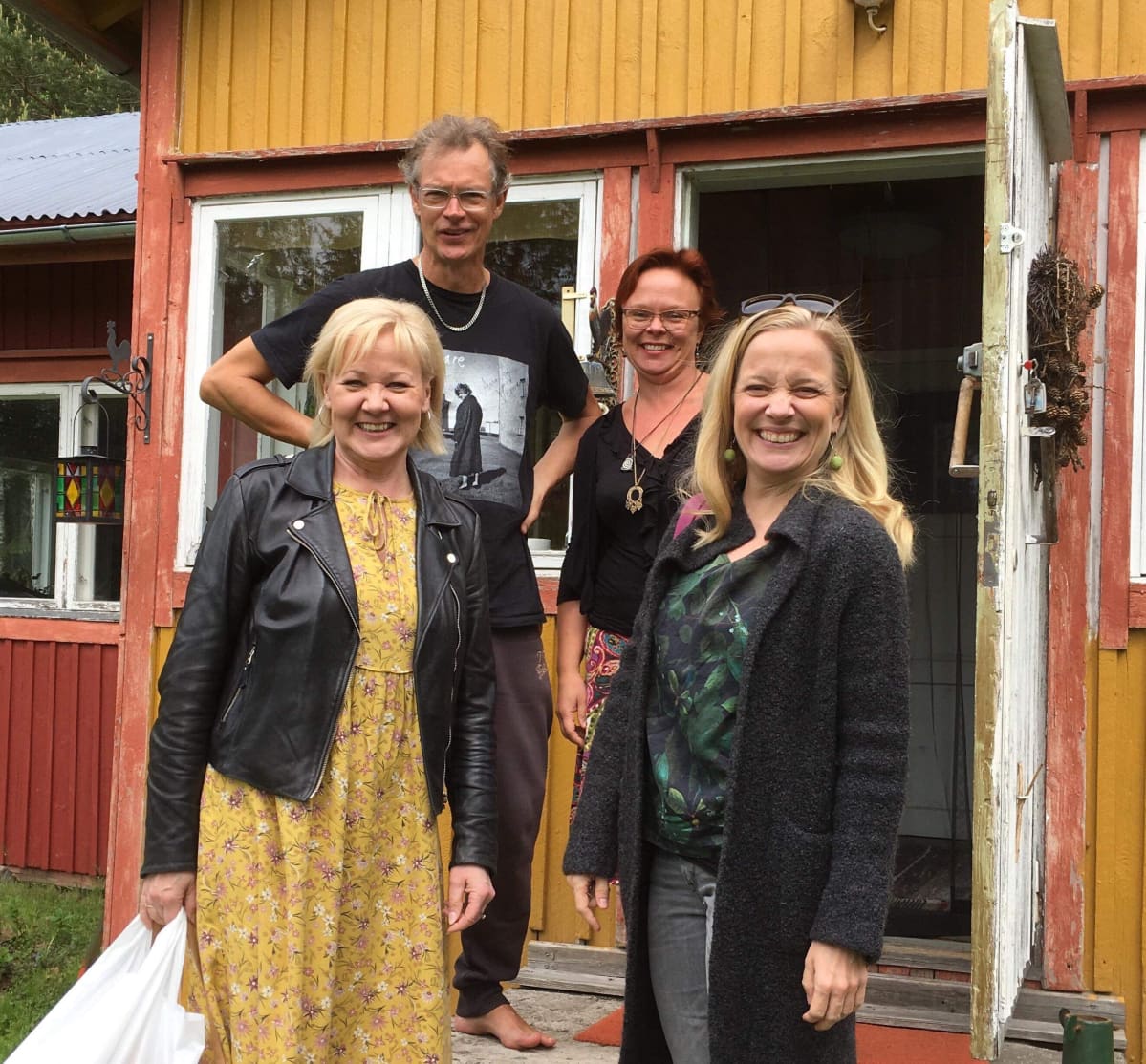 Yleläiset kahvivieraana Oriveden Käpälämäessä.