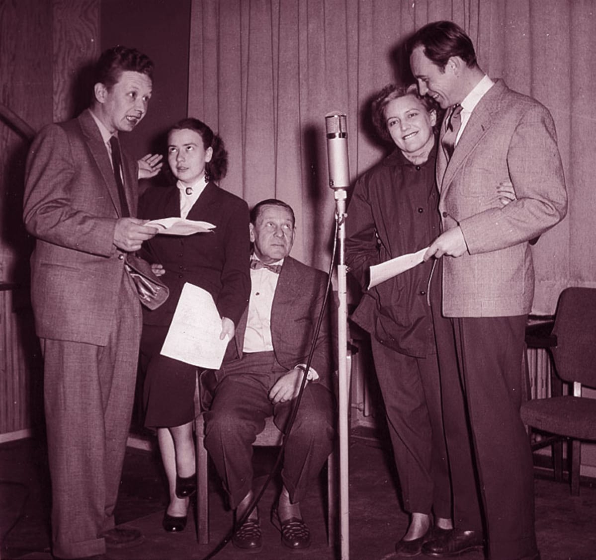 Radiokuunnelma Suomisen perhe. Kuva vuodelta 1965.