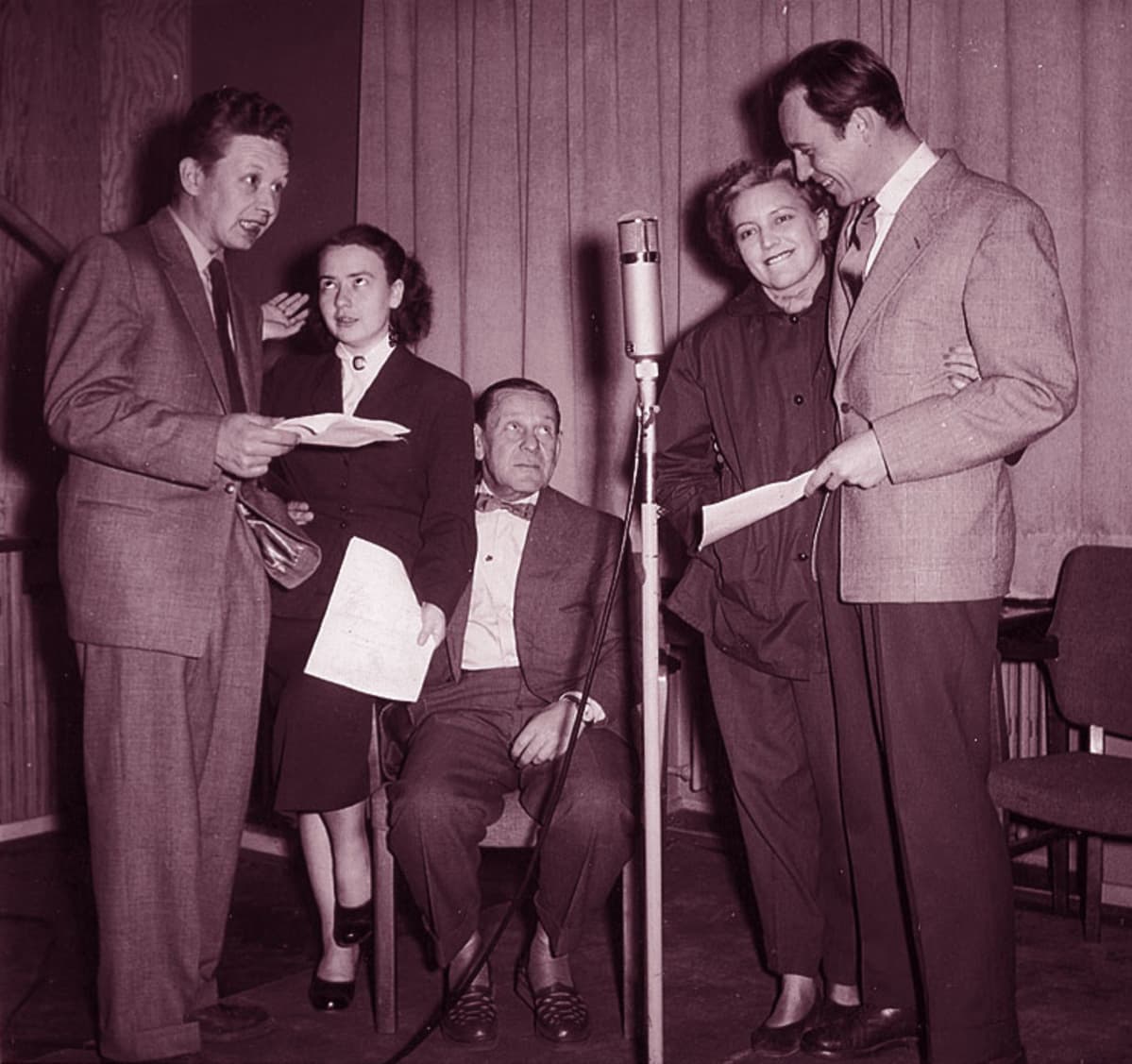 Radiokuunnelma Suomisen perhe. Kuva vuodelta 1965.