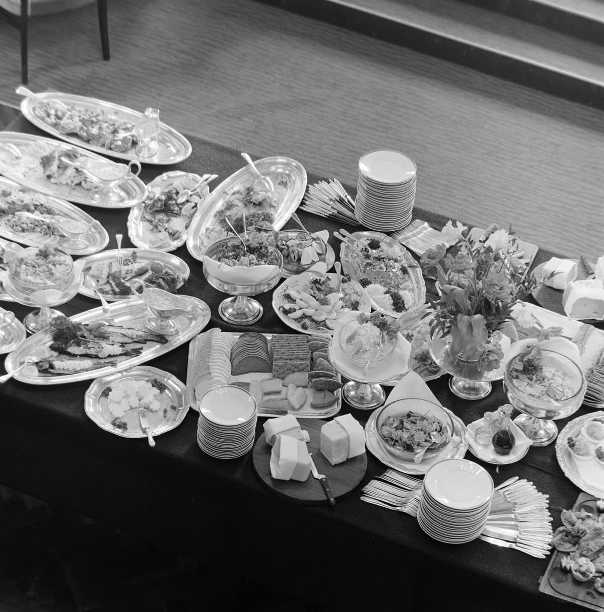 Hotelli Tammerin lounaspöytä 1970-luvulta.