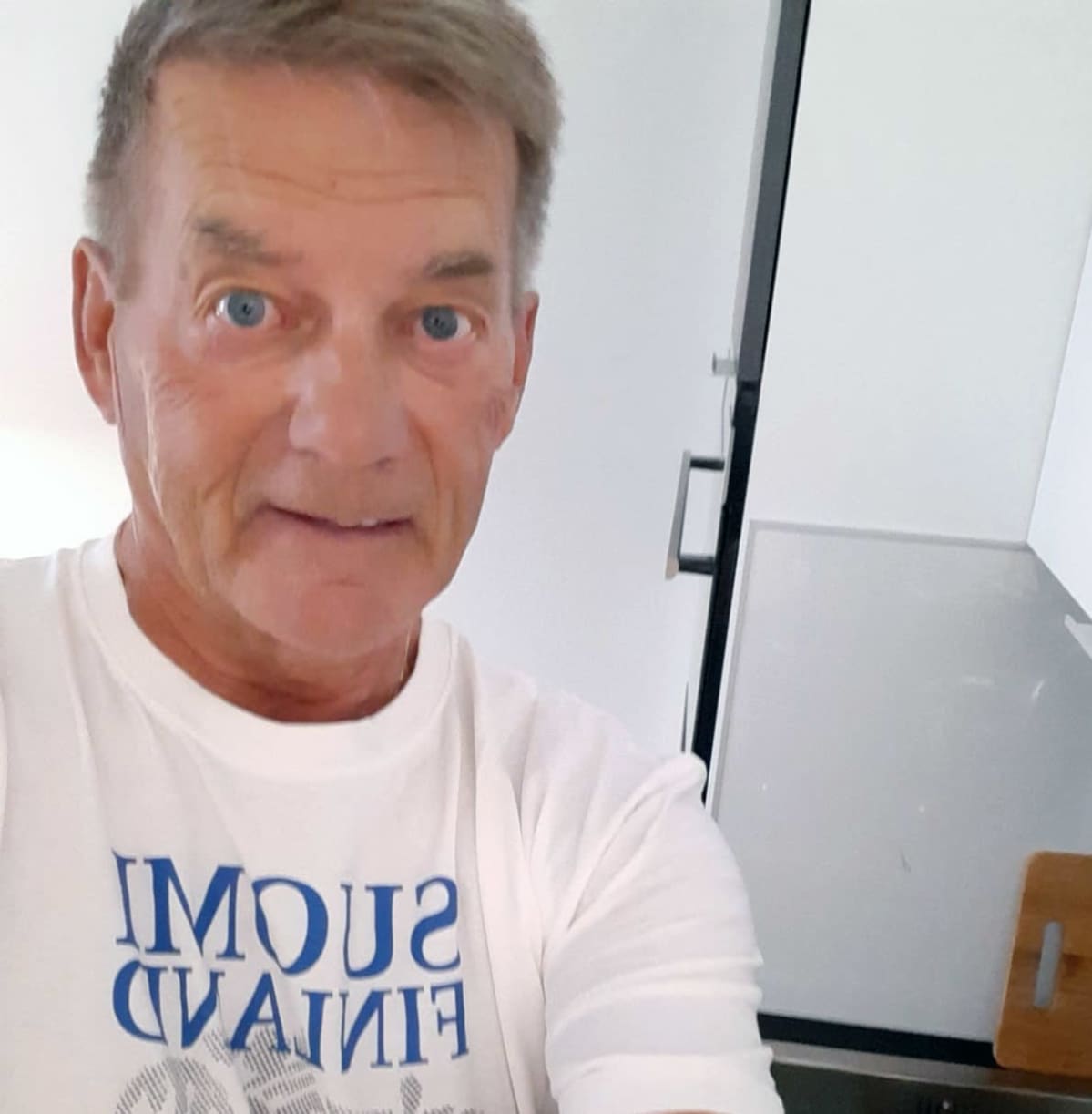 Reijo Savolin kotonaan Jyväskylässä selfiessä.