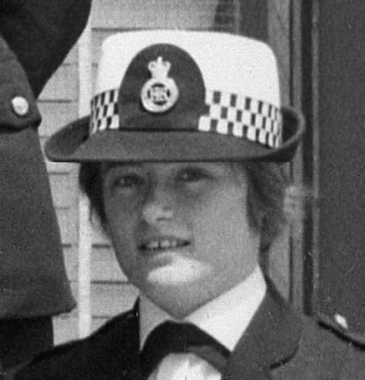 Yvonne Fletcher poliisin univormussa.