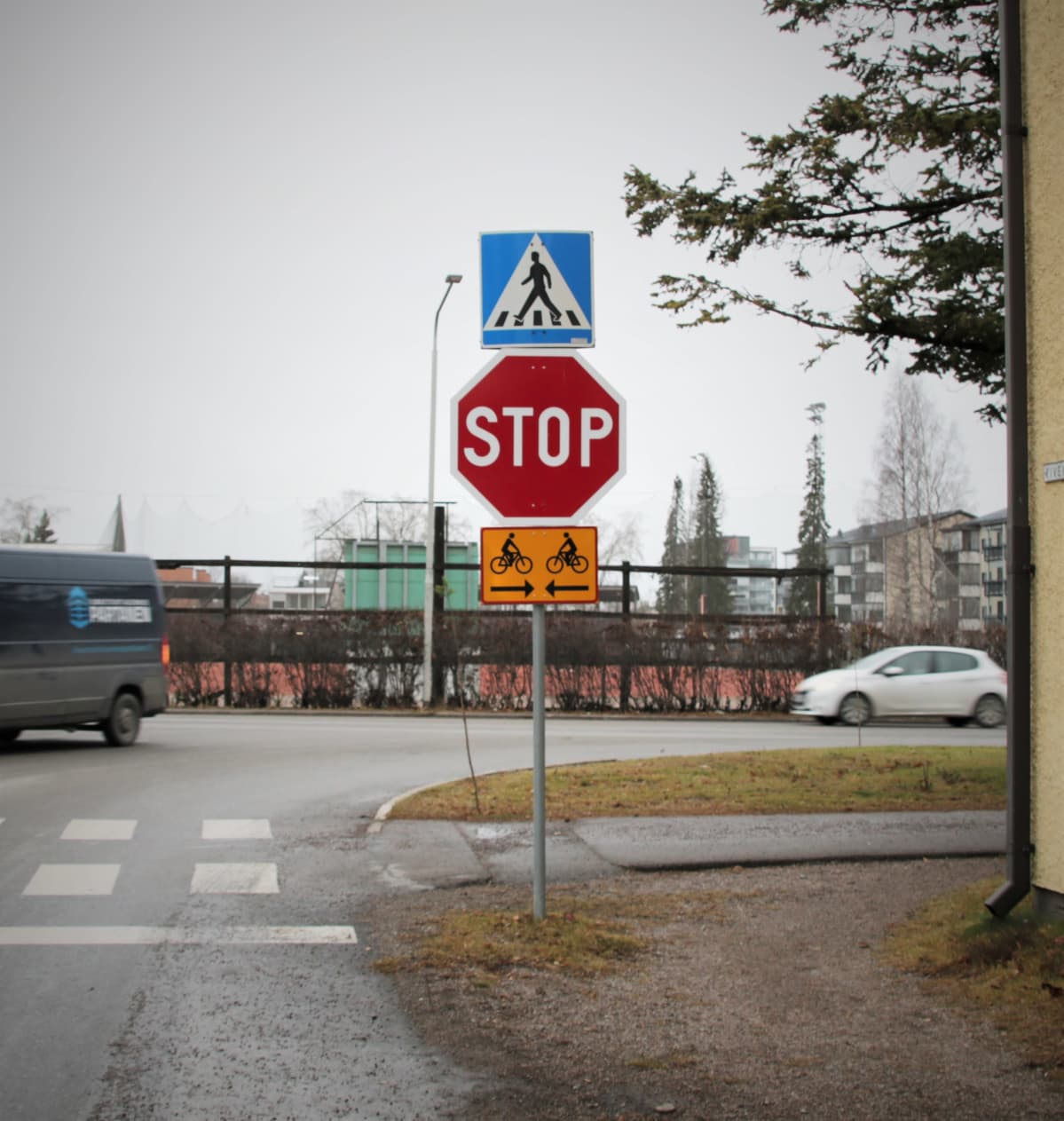 STOP-merkki eli pakollinen pysähtyminen