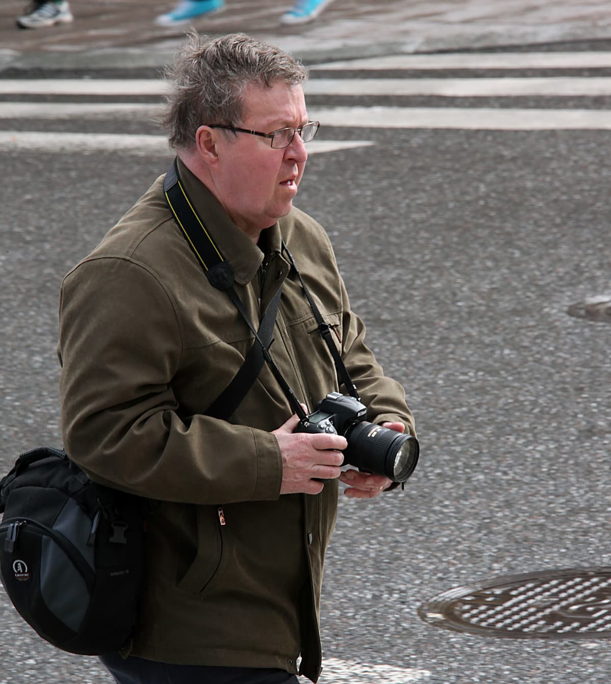 Pertti Paasio kameransa kanssa vappuna 2012