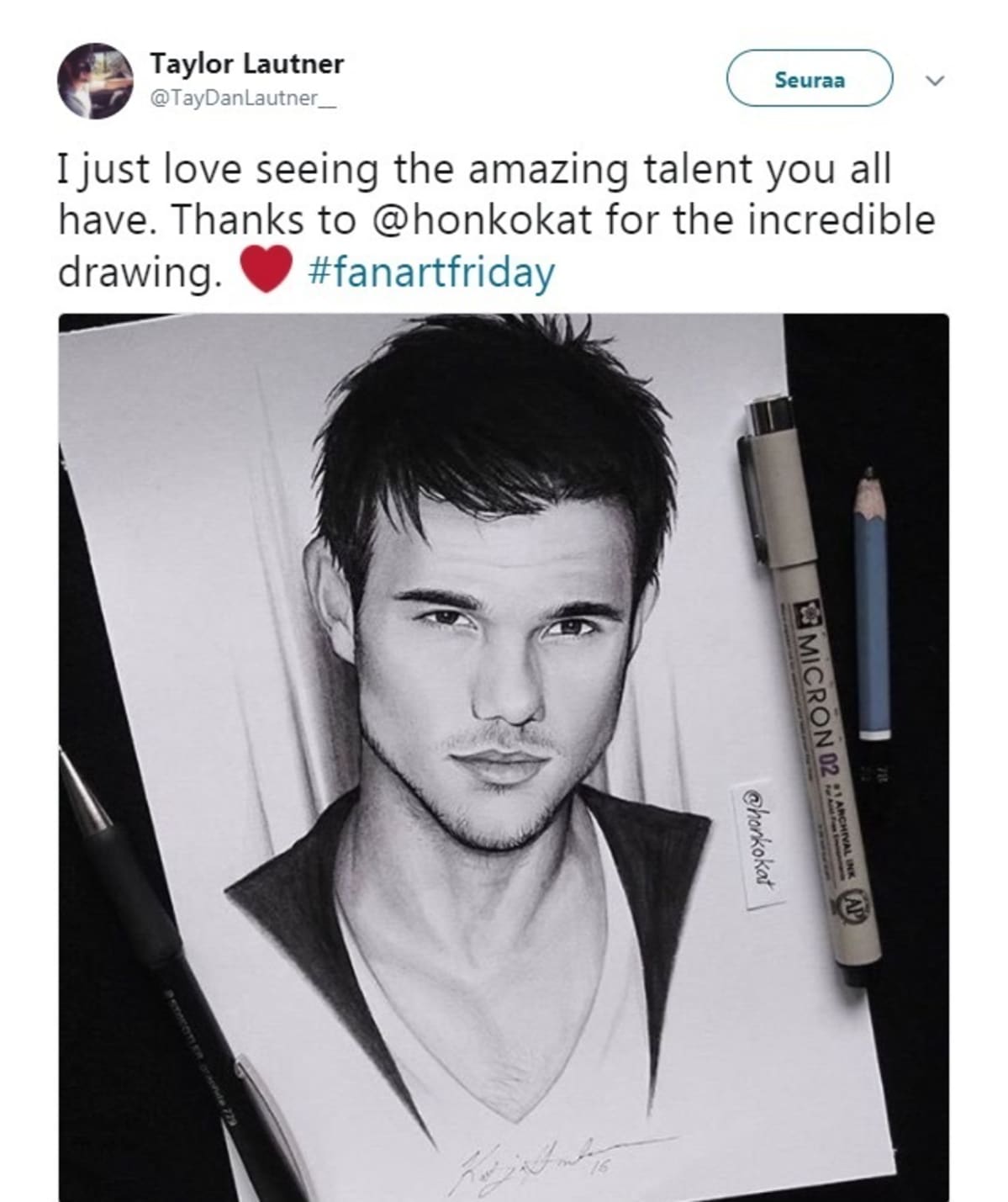 Kuvakaappaus Taylor Lautnerin twiitistä, jossa hän on jakanut Katja Honkosen piirtämän muotokuvan hänestä.