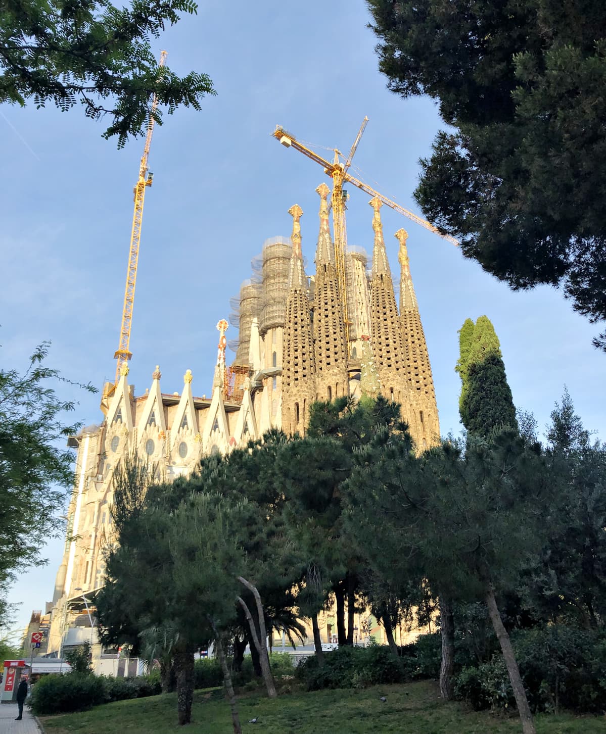 Barcelonan Sagrada Familia -kirkko.