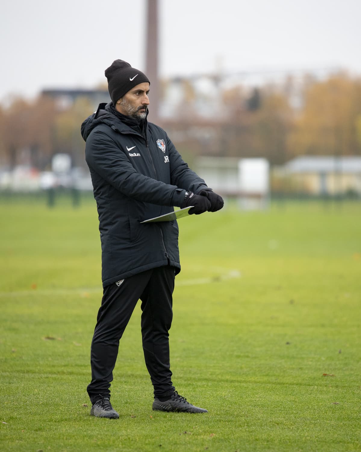 Jose Riveiro seuraa Interin treenejä.