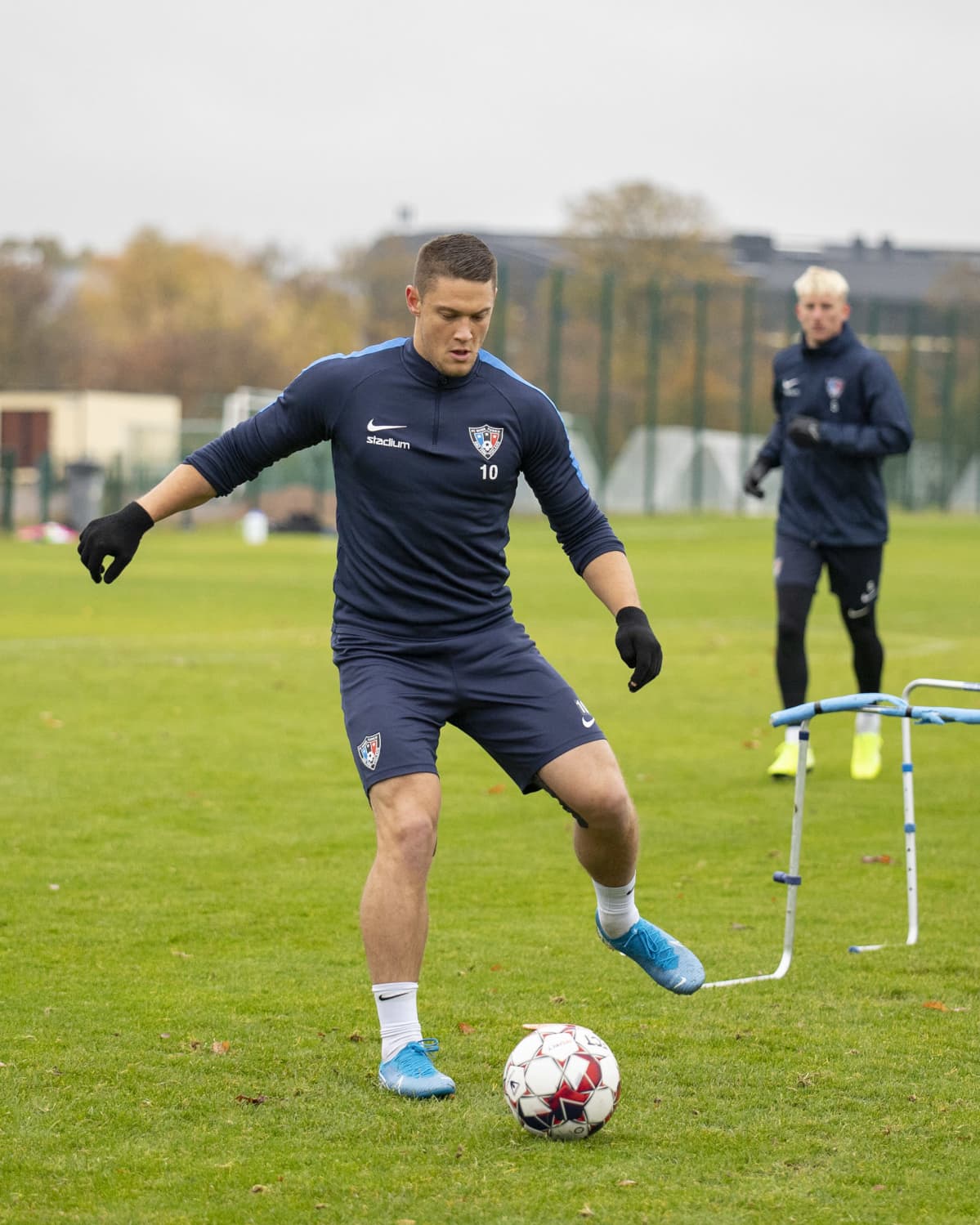 Filip Valencic harjoittelee Turun Kupittaalla.