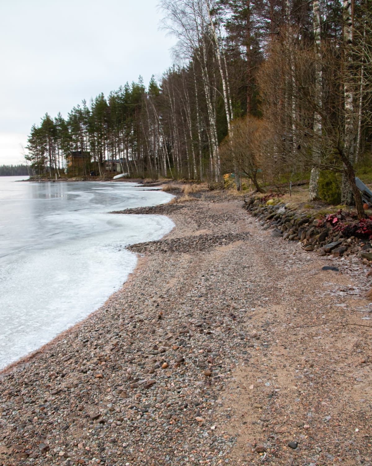 Vesi matalalla Äitsaaressa.