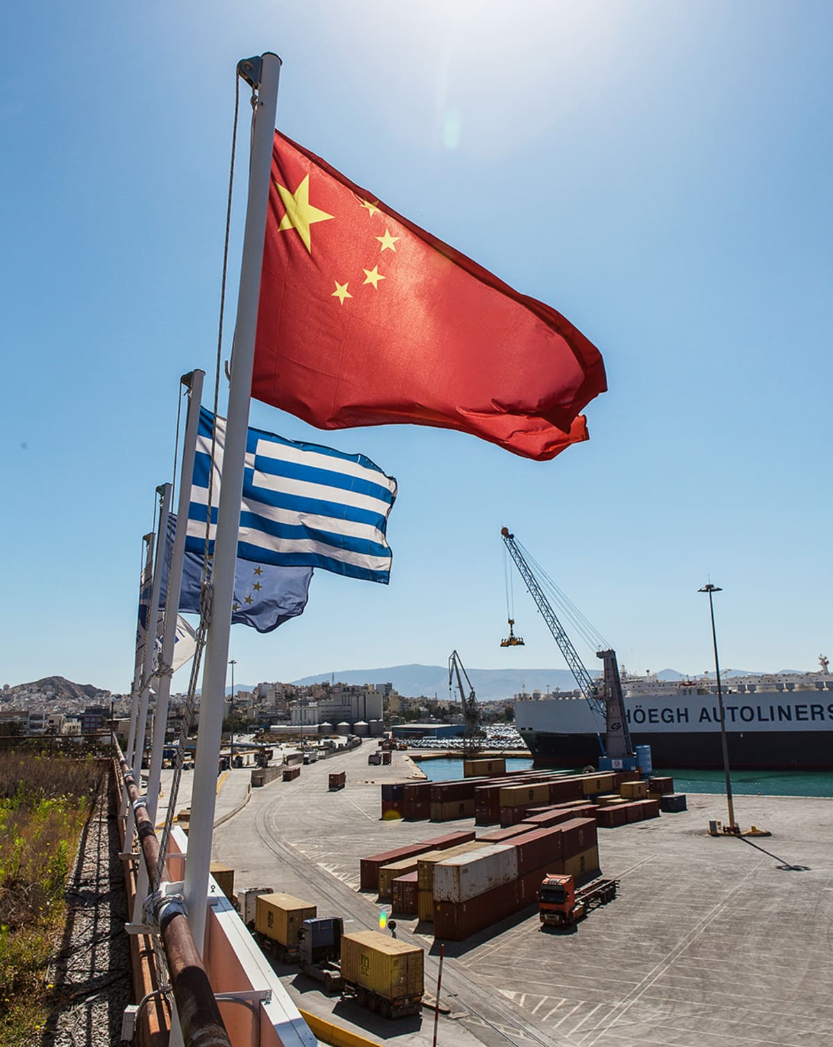 Kiinalaisen Coscon omistama Pireus on yksi Euroopan suurimmista satamista.