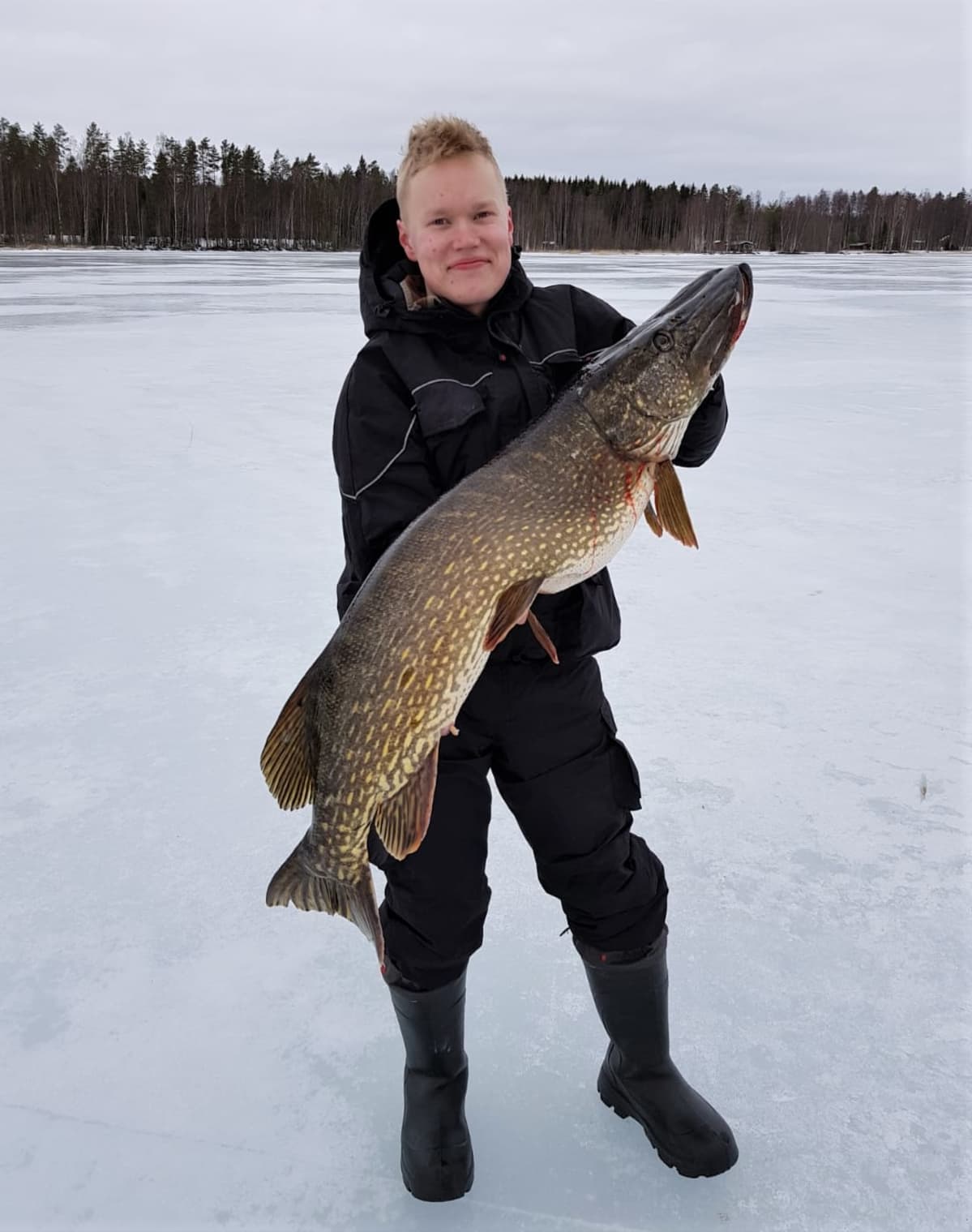 Paavo Ruhanen ja 14-kiloinen hauki