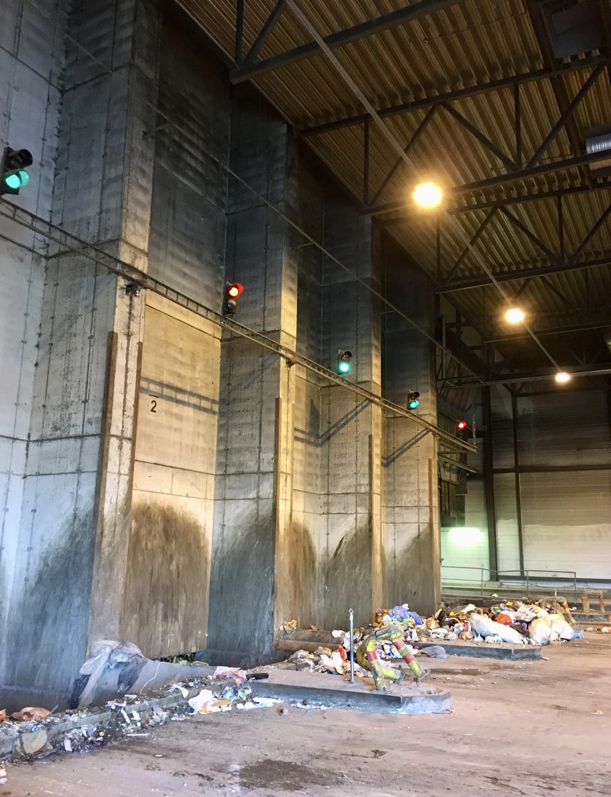Virolaisen Irun lämpövoimalan jätekuilut.