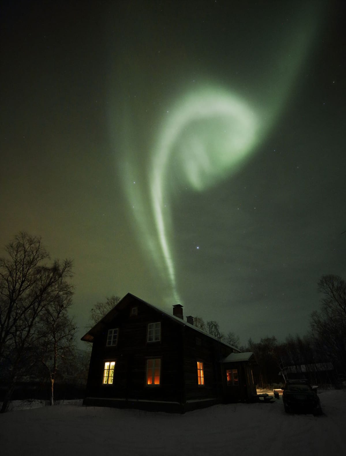 Revontuli Pekka Sammallahden talon yllä.