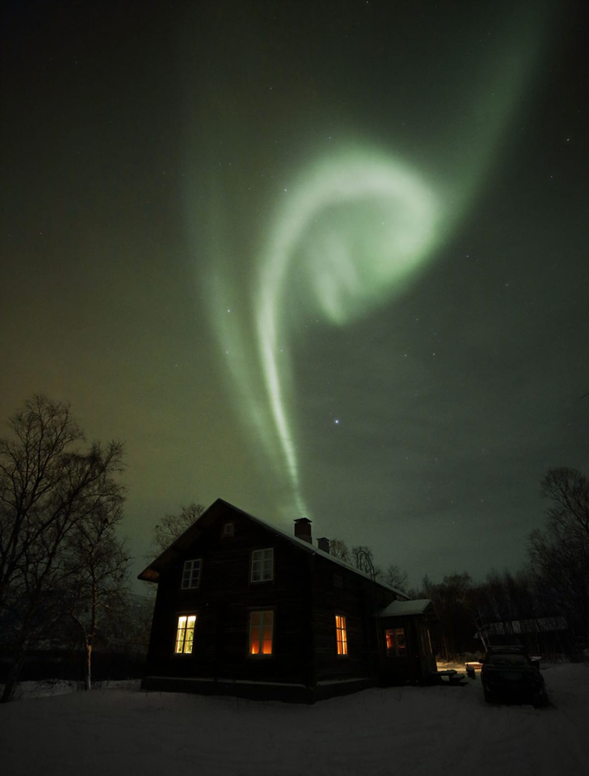 Revontuli Pekka Sammallahden talon yllä.