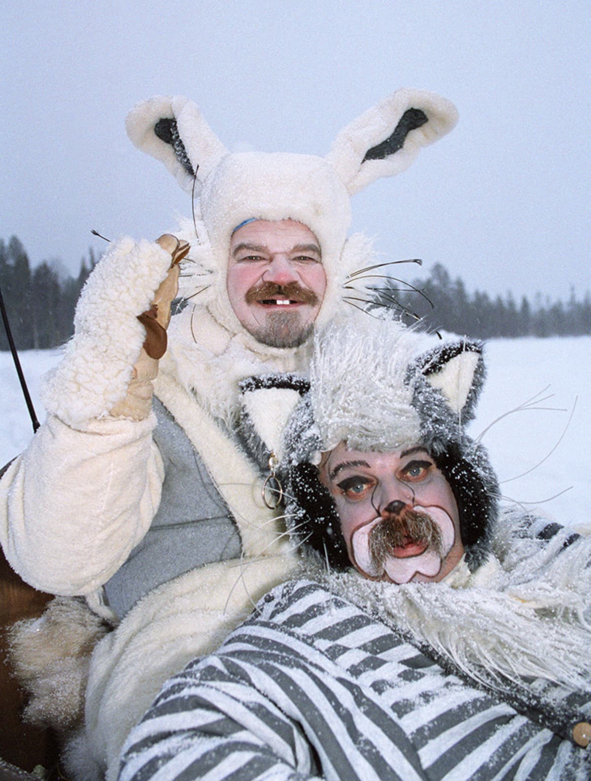 Eläimiksi meikatut ja pukeutuneet M.A.Numminen ja Pedro Hietanen.