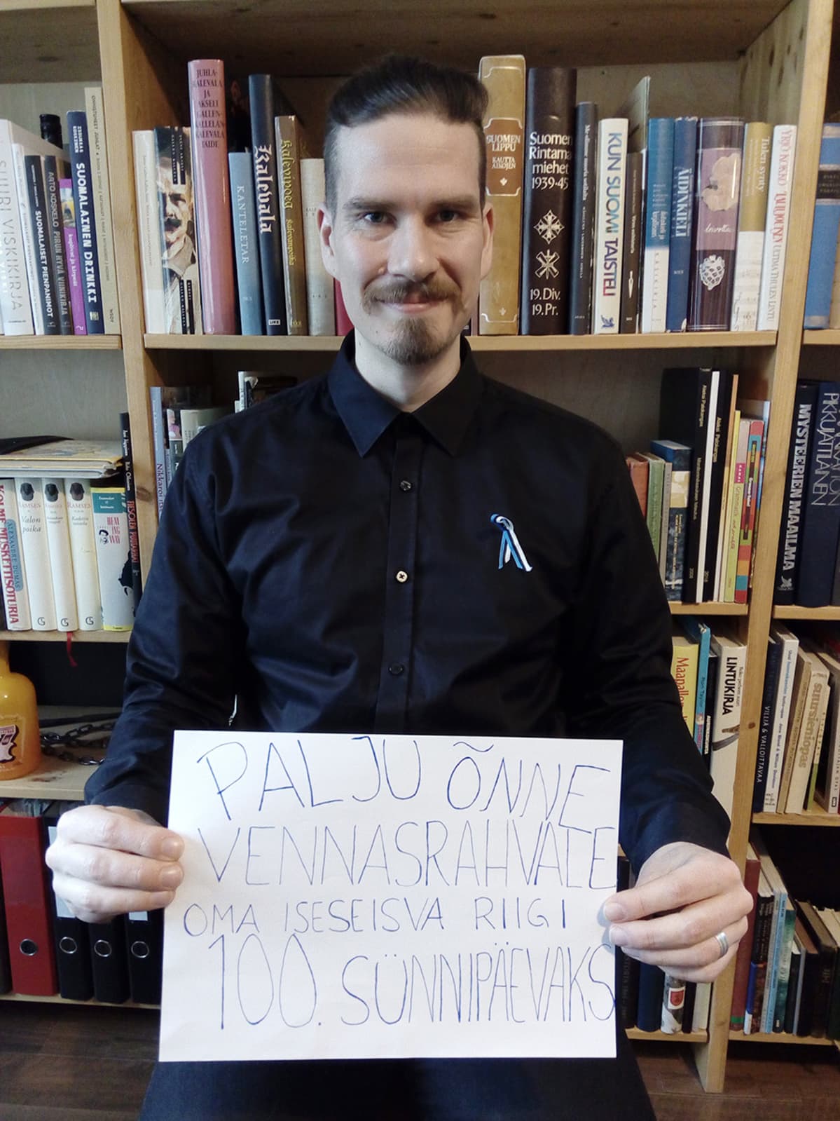 Aleksi onnittelee satavuotista Viroa.