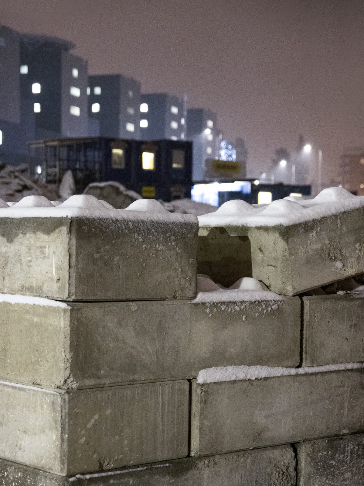 Betonipalikoita.