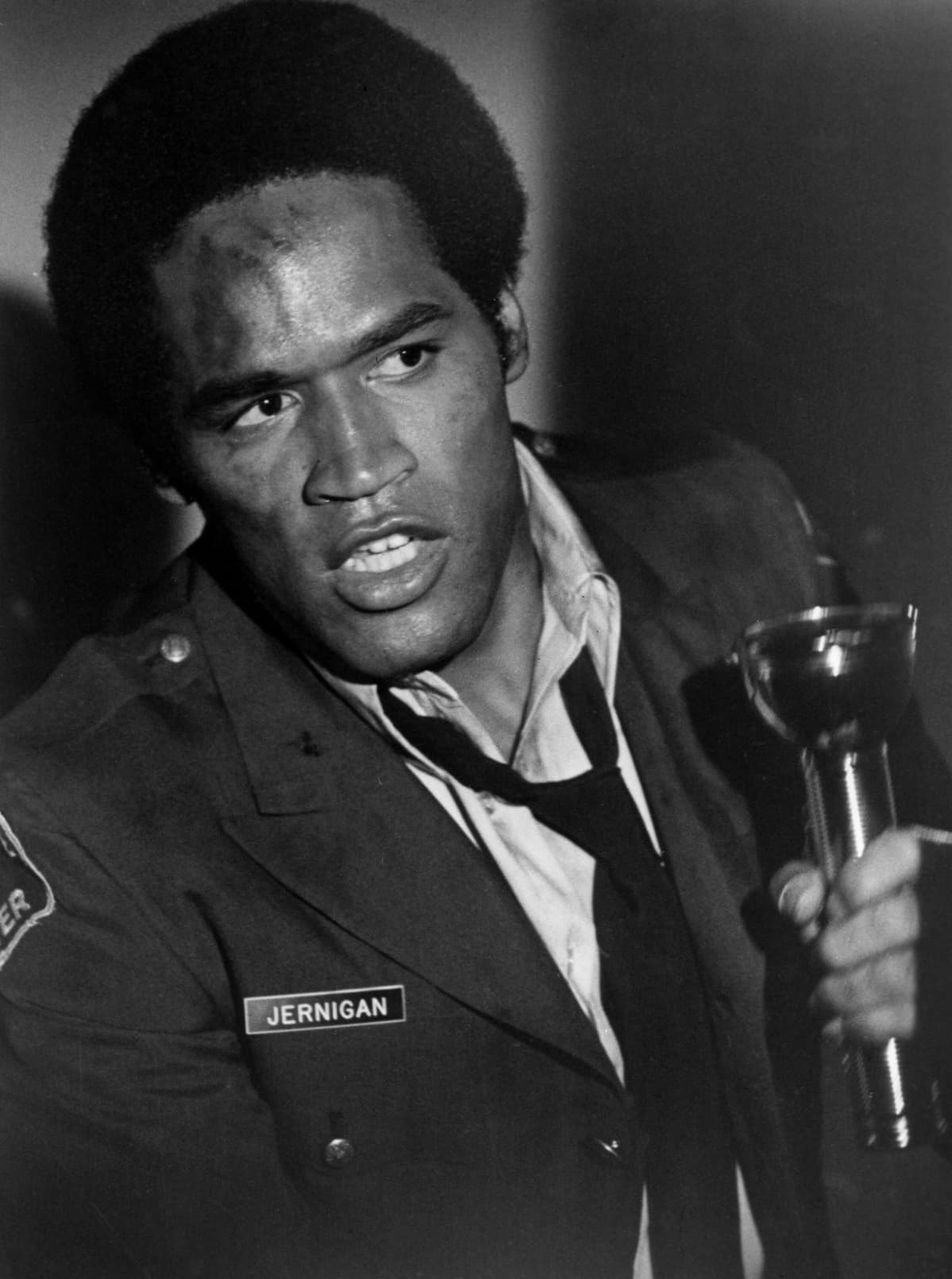O.J. Simpson elokuvassa Liekehtivä torni vuonna 1974.