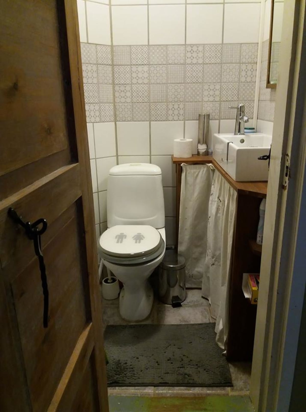 Tuija Kirkkalan pieni rintamamiestalon wc.
