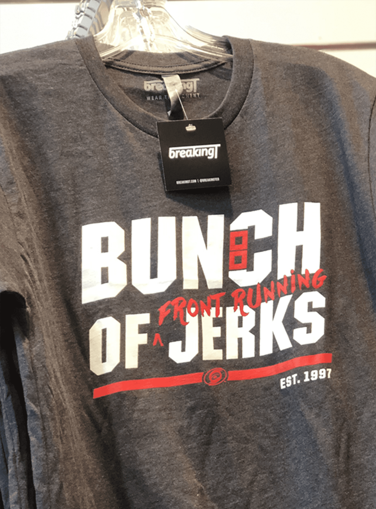 Paita jossa lukee "bunch of jerks"
