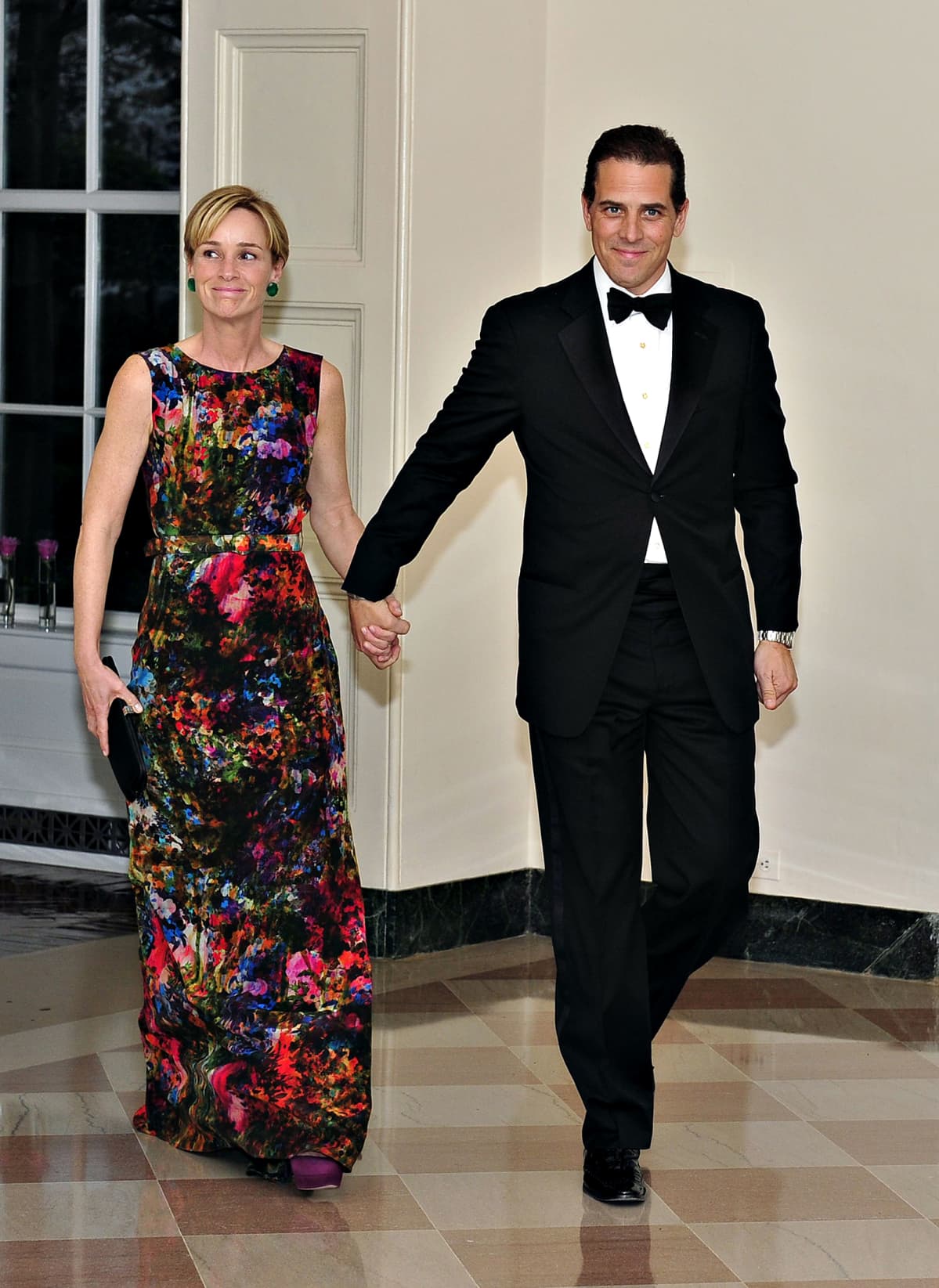 Hunter Biden ja hänen ex-vaimonsa Kathleen Buhle Biden kuvattuna vielä kun he olivat yhdessä 2012. Kuvassa he saapuvat Brittien pääministeri David Cameronin vieraiksi Valkoiseen taloon.