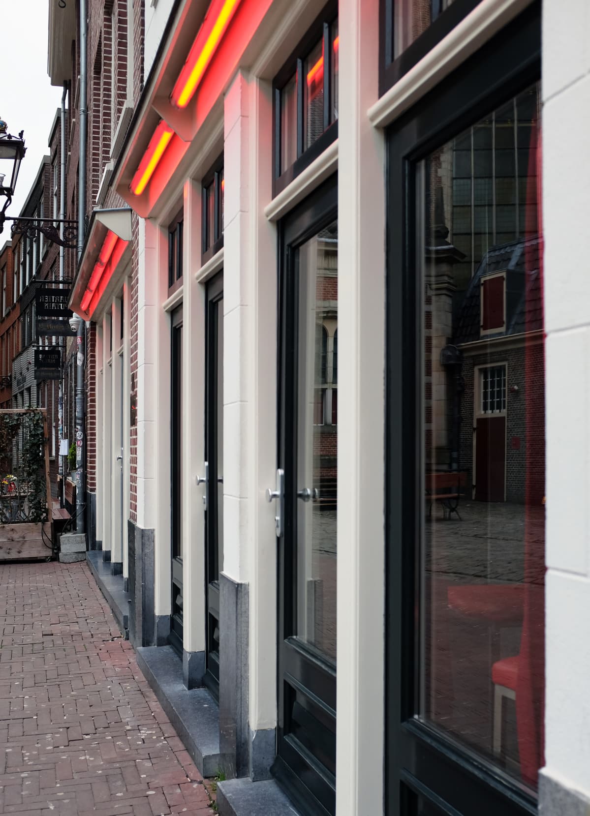 Punaisten lyhtyjen alue Amsterdamissa.
